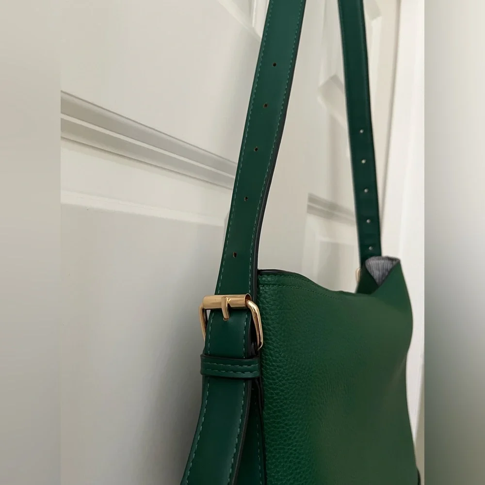 Louenhide green faux leather crossbody purse, zipper closure interior pockets